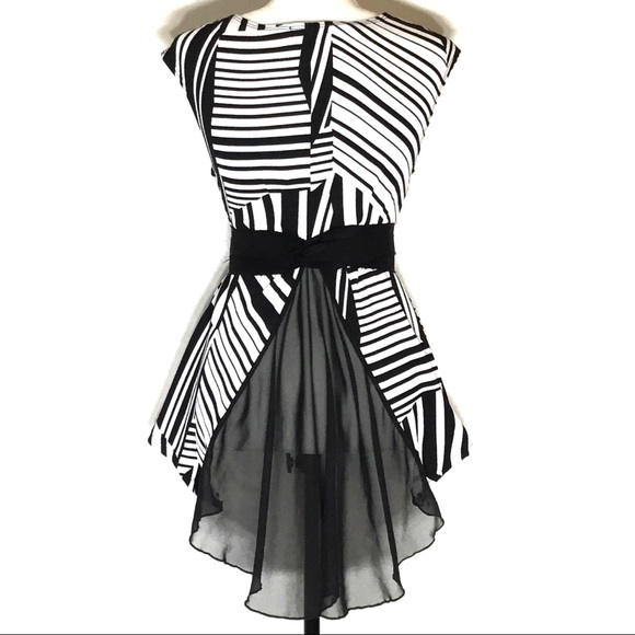 Julie's Closet Black/White Geometric Top - Picture 5 of 10